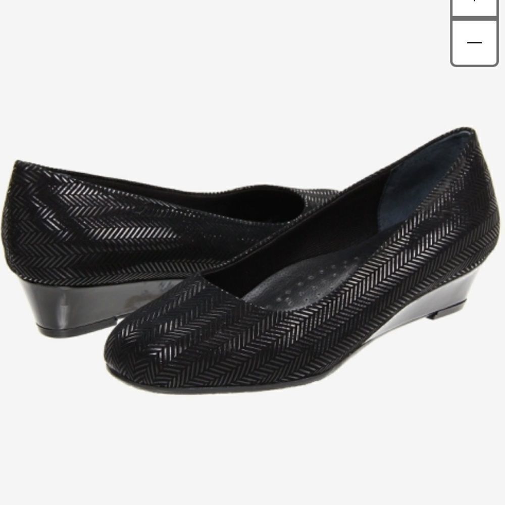 Trotters Black Patent Black Wedges